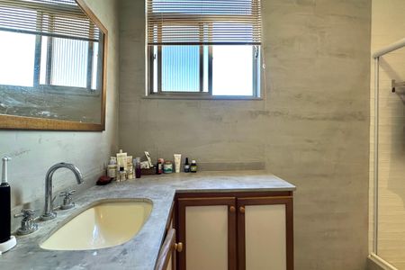 Apartamento à venda com 226m², 4 quartos e 1 vagaBanheiro da Suíte 2