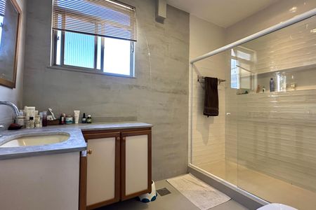 Apartamento à venda com 226m², 4 quartos e 1 vagaBanheiro da Suíte 2