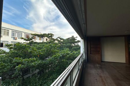 Apartamento à venda com 265m², 4 quartos e 2 vagasSacada/Sala