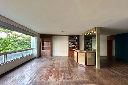 Apartamento à venda com 265m², 4 quartos e 2 vagasSacada/Sala