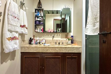 Apartamento à venda com 92m², 2 quartos e 2 vagasBanheiro da Suíte