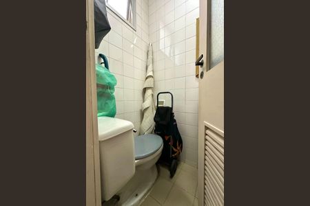 Apartamento à venda com 92m², 2 quartos e 2 vagasBanheiro de Serviço