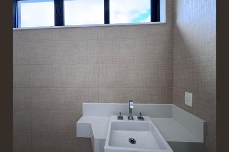 Casa à venda com 402m², 4 quartos e 4 vagasSuíte 4 - Banheiro