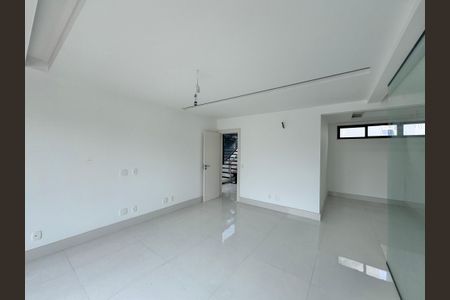Casa à venda com 402m², 4 quartos e 4 vagasSuíte 1