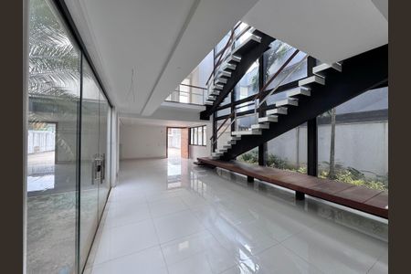 Sala de casa à venda com 4 quartos, 402m² em Barra da Tijuca, Rio de Janeiro