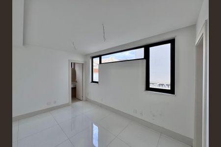Casa à venda com 402m², 4 quartos e 4 vagasSuíte 4
