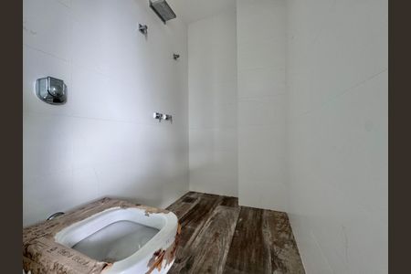 Casa à venda com 402m², 4 quartos e 4 vagasÁrea externa - Banheiro