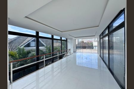 Casa à venda com 402m², 4 quartos e 4 vagasSalão
