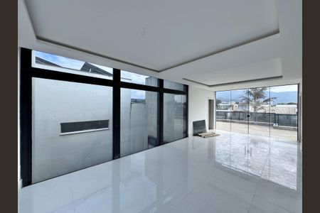 Casa à venda com 402m², 4 quartos e 4 vagasSalão