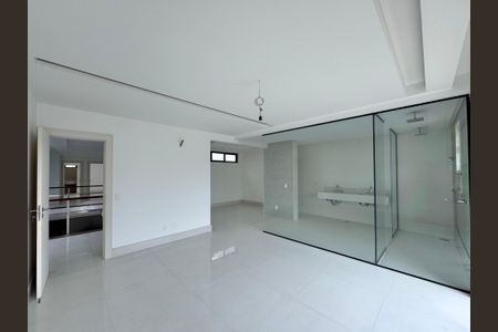 Casa à venda com 402m², 4 quartos e 4 vagasSuíte 1
