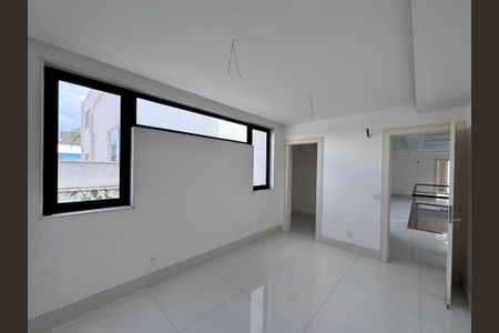 Casa à venda com 402m², 4 quartos e 4 vagasSuíte 4