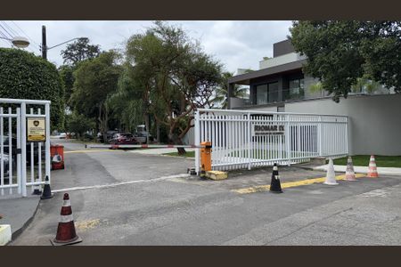 Casa à venda com 402m², 4 quartos e 4 vagasFachada Condomínio