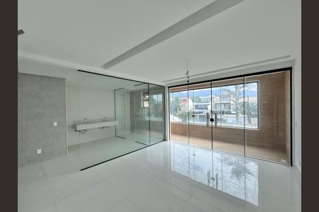 Suíte 1 de casa à venda com 4 quartos, 402m² em Barra da Tijuca, Rio de Janeiro
