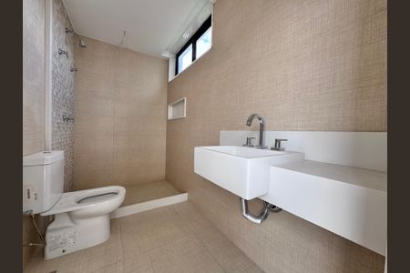 Casa à venda com 402m², 4 quartos e 4 vagasSalão - Banheiro