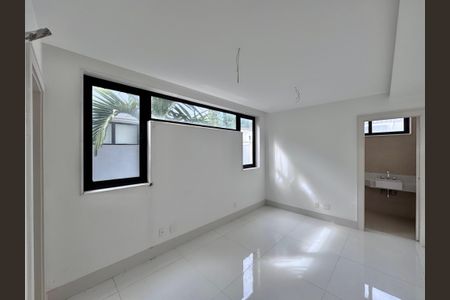 Casa à venda com 402m², 4 quartos e 4 vagasSuíte 3