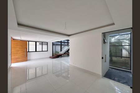 Casa à venda com 402m², 4 quartos e 4 vagasSala