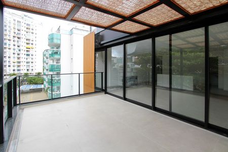 Apartamento à venda com 270m², 4 quartos e 3 vagasVaranda