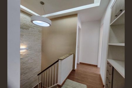 Casa de condomínio à venda com 206m², 4 quartos e 3 vagasHall