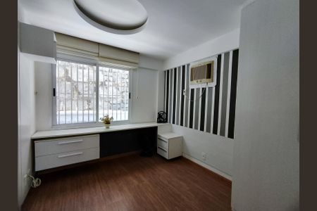 Casa de condomínio à venda com 206m², 4 quartos e 3 vagasSuíte 3