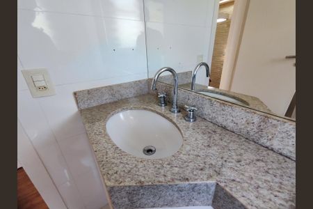 Casa de condomínio à venda com 206m², 4 quartos e 3 vagasBanheiro da Suíte 2