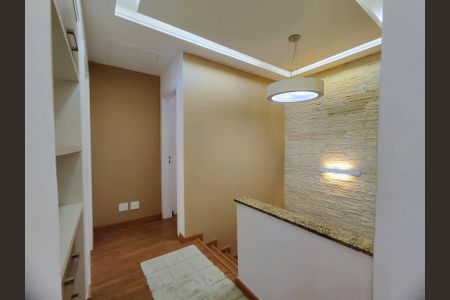 Casa de condomínio à venda com 206m², 4 quartos e 3 vagasHall