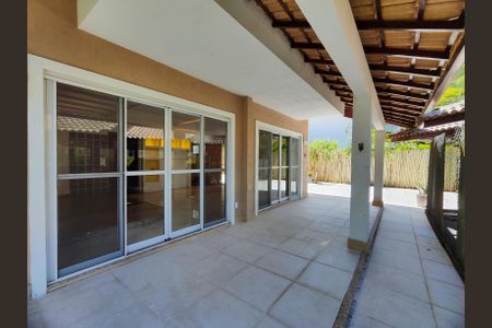 Casa de condomínio à venda com 206m², 4 quartos e 3 vagasÁrea Externa