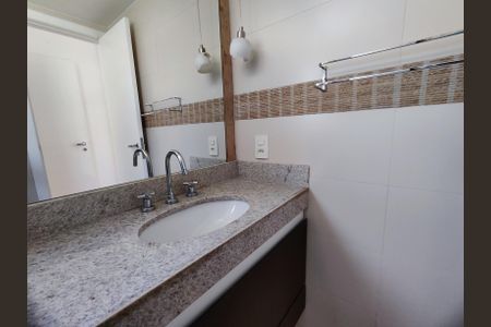 Casa de condomínio à venda com 206m², 4 quartos e 3 vagasBanheiro da Suíte 4