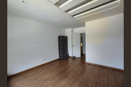 Casa de condomínio à venda com 206m², 4 quartos e 3 vagasSuíte 1