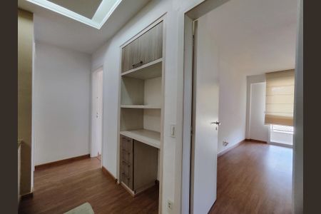 Casa de condomínio à venda com 206m², 4 quartos e 3 vagasHall
