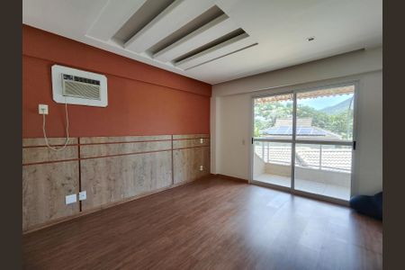 Casa de condomínio à venda com 206m², 4 quartos e 3 vagasSuíte 1