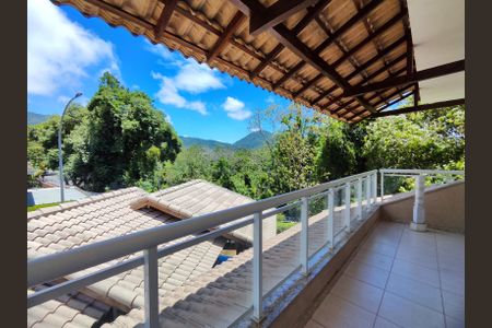 Casa de condomínio à venda com 206m², 4 quartos e 3 vagasVaranda das suítes 1 e 2