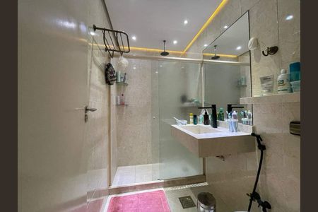 Apartamento à venda com 77m², 2 quartos e 1 vaga