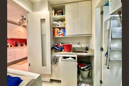 Apartamento à venda com 146m², 3 quartos e 1 vagaÁrea de Serviço