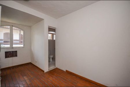 Casa à venda com 216m², 4 quartos e 2 vagas