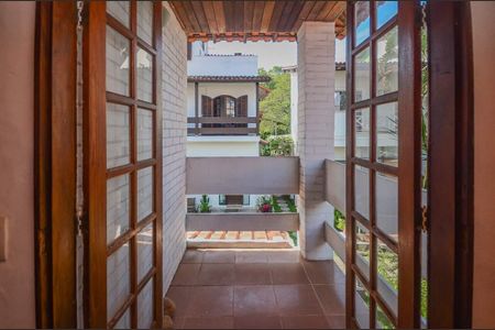 Casa à venda com 216m², 4 quartos e 2 vagas