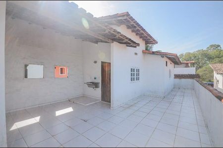 Casa à venda com 216m², 4 quartos e 2 vagas