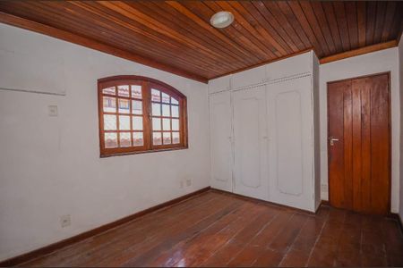 Casa à venda com 216m², 4 quartos e 2 vagas
