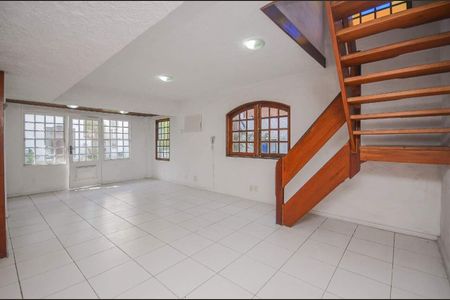 Casa à venda com 216m², 4 quartos e 2 vagas