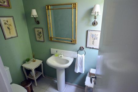 Casa à venda com 778m², 5 quartos e 6 vagas Casa à venda com 778m², 5 quartos e 6 vagasLavabo