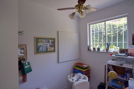 Casa à venda com 778m², 5 quartos e 6 vagas Casa à venda com 778m², 5 quartos e 6 vagasQuarto 2