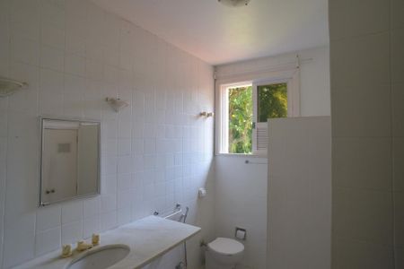 Casa à venda com 778m², 5 quartos e 6 vagas Casa à venda com 778m², 5 quartos e 6 vagasBanheiro Social