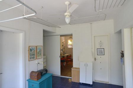 Casa à venda com 778m², 5 quartos e 6 vagas Casa à venda com 778m², 5 quartos e 6 vagasQuarto de Serviço