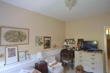 Casa à venda com 778m², 5 quartos e 6 vagas Casa à venda com 778m², 5 quartos e 6 vagasSuíte