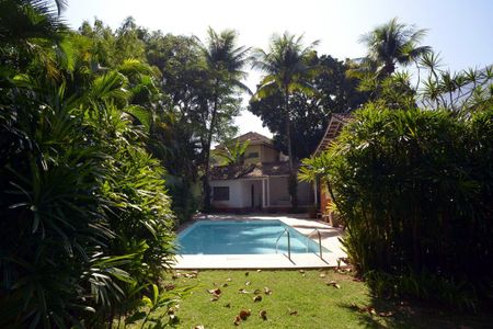 Casa à venda com 778m², 5 quartos e 6 vagas Casa à venda com 778m², 5 quartos e 6 vagasPiscina