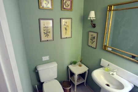 Casa à venda com 778m², 5 quartos e 6 vagas Casa à venda com 778m², 5 quartos e 6 vagasLavabo