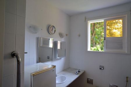 Casa à venda com 778m², 5 quartos e 6 vagas Casa à venda com 778m², 5 quartos e 6 vagasBanheiro de Serviço