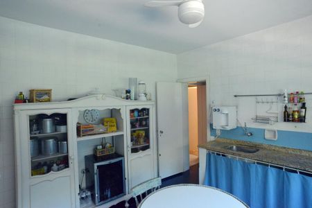 Casa à venda com 778m², 5 quartos e 6 vagas Casa à venda com 778m², 5 quartos e 6 vagasCozinha