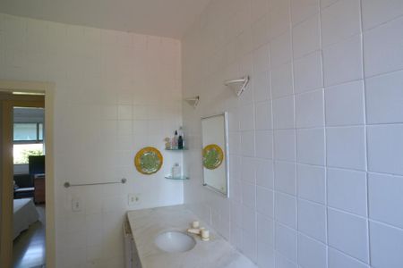 Casa à venda com 778m², 5 quartos e 6 vagas Casa à venda com 778m², 5 quartos e 6 vagasBanheiro Social