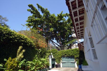 Casa à venda com 778m², 5 quartos e 6 vagas Casa à venda com 778m², 5 quartos e 6 vagasÁrea comum