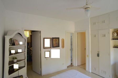 Casa à venda com 778m², 5 quartos e 6 vagas Casa à venda com 778m², 5 quartos e 6 vagasQuarto 5